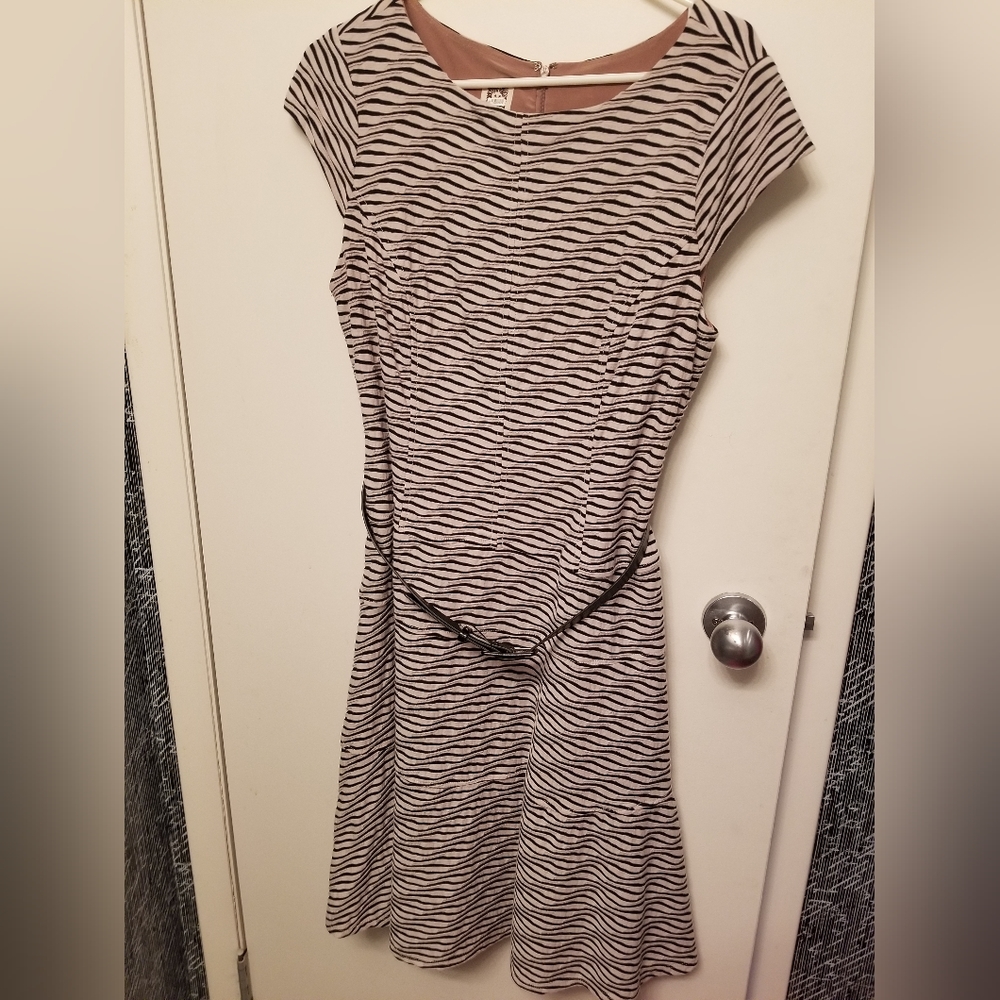 Anne Klein size 12 belted dress--tan with black